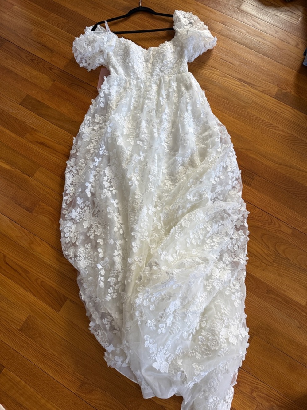 Willowby by Watters Lilia Puff-Sleeve Lace Empire Wedding Gown - Picture 4 of 10